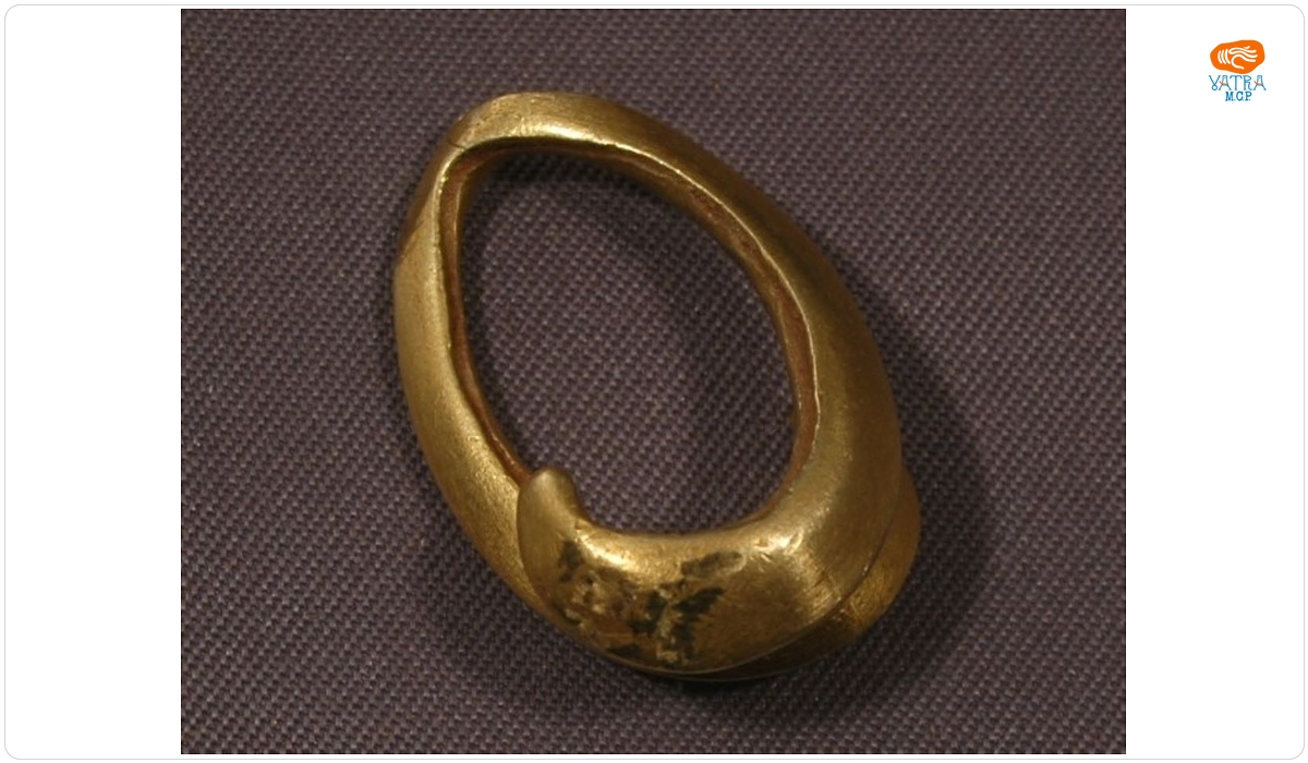 Inel de buclă cu ambele capete în formă de barcă sau „Lockenring”