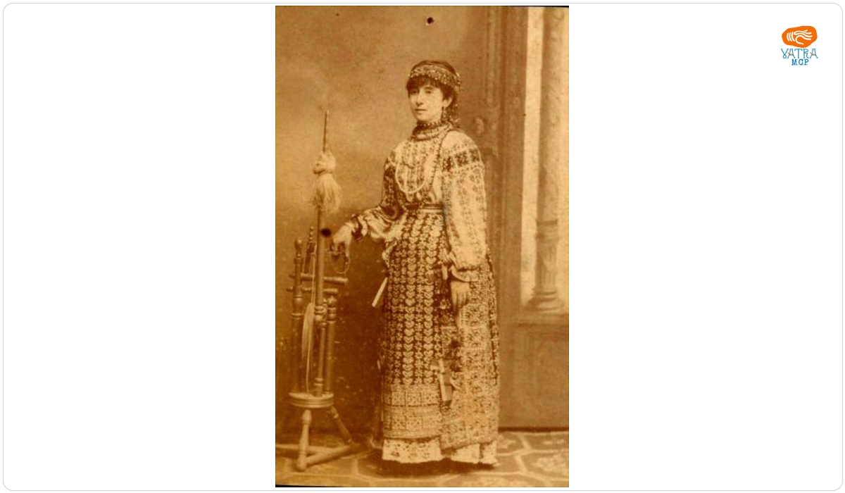Swiatoniowski — Zulnia Iorga în costum național