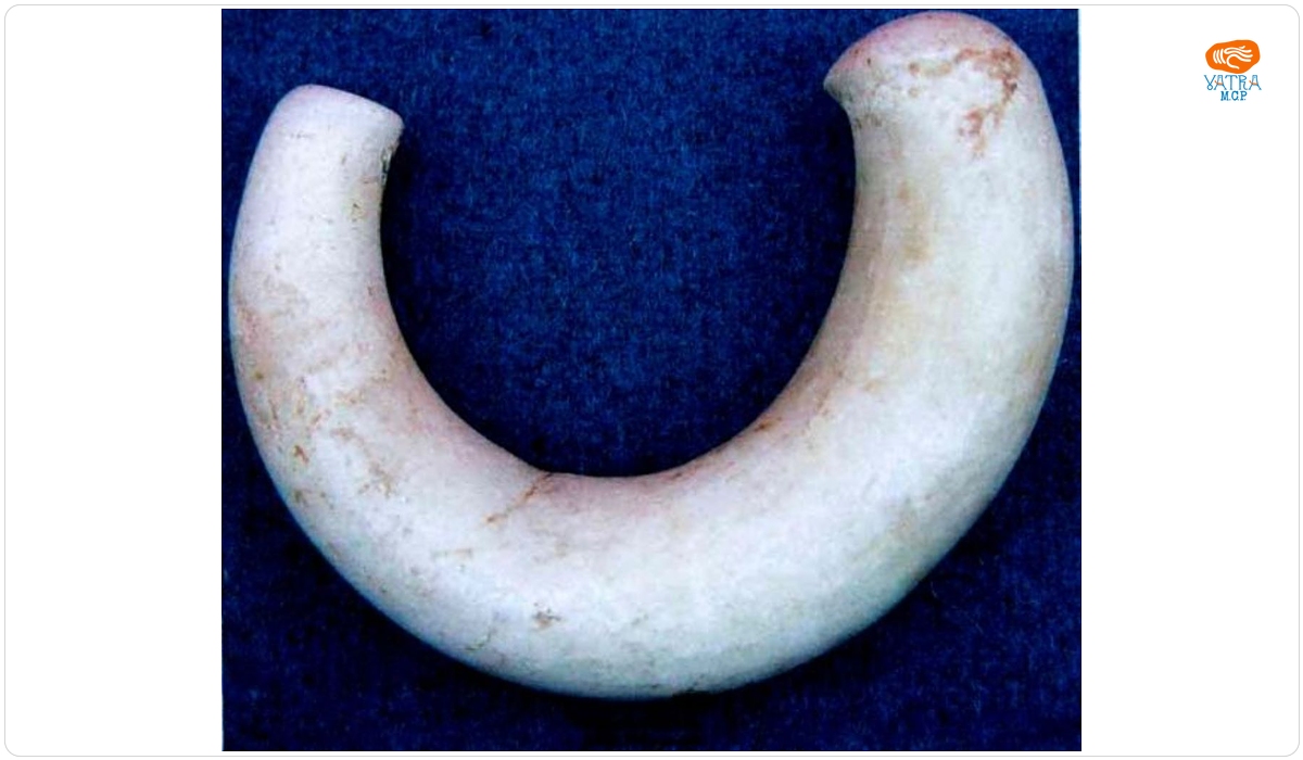 Sceptru semicircular din marmură