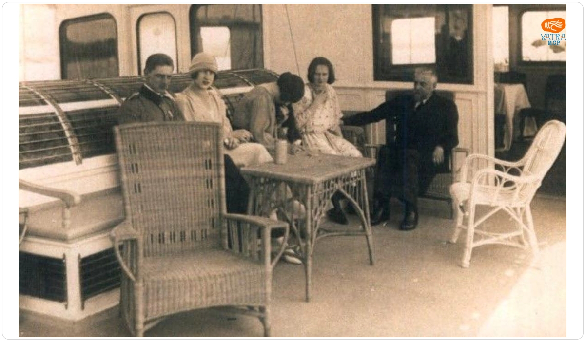 Membri ai familiei regale a României și primul ministru Ion I.C. Brătianu