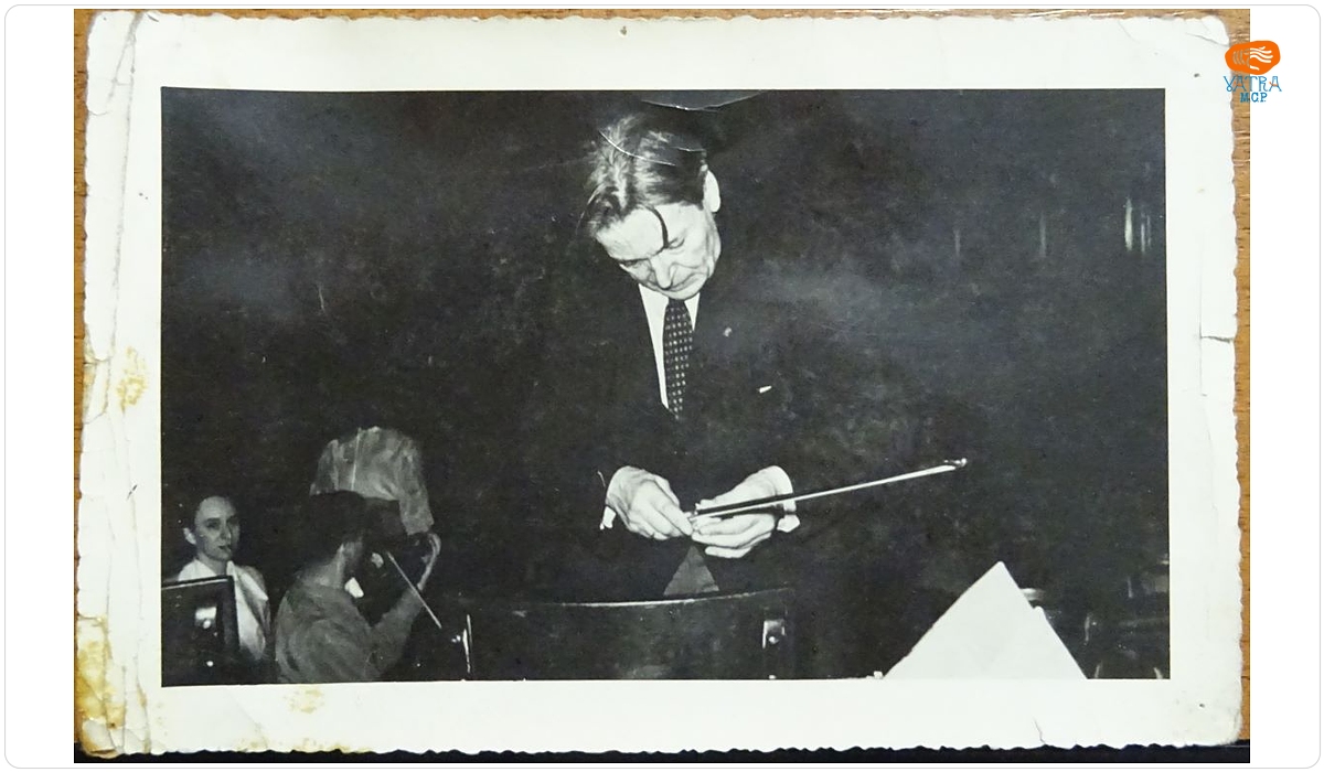 George Enescu posibil în timpul unei repetiții, 1949