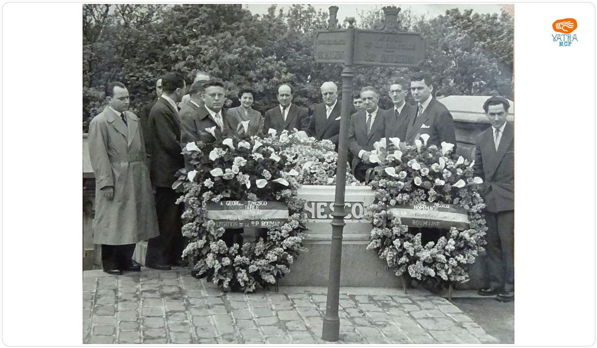Delegația culturală a statului român la mormântul lui George Enescu în cimitirul Père Lachaise din Paris