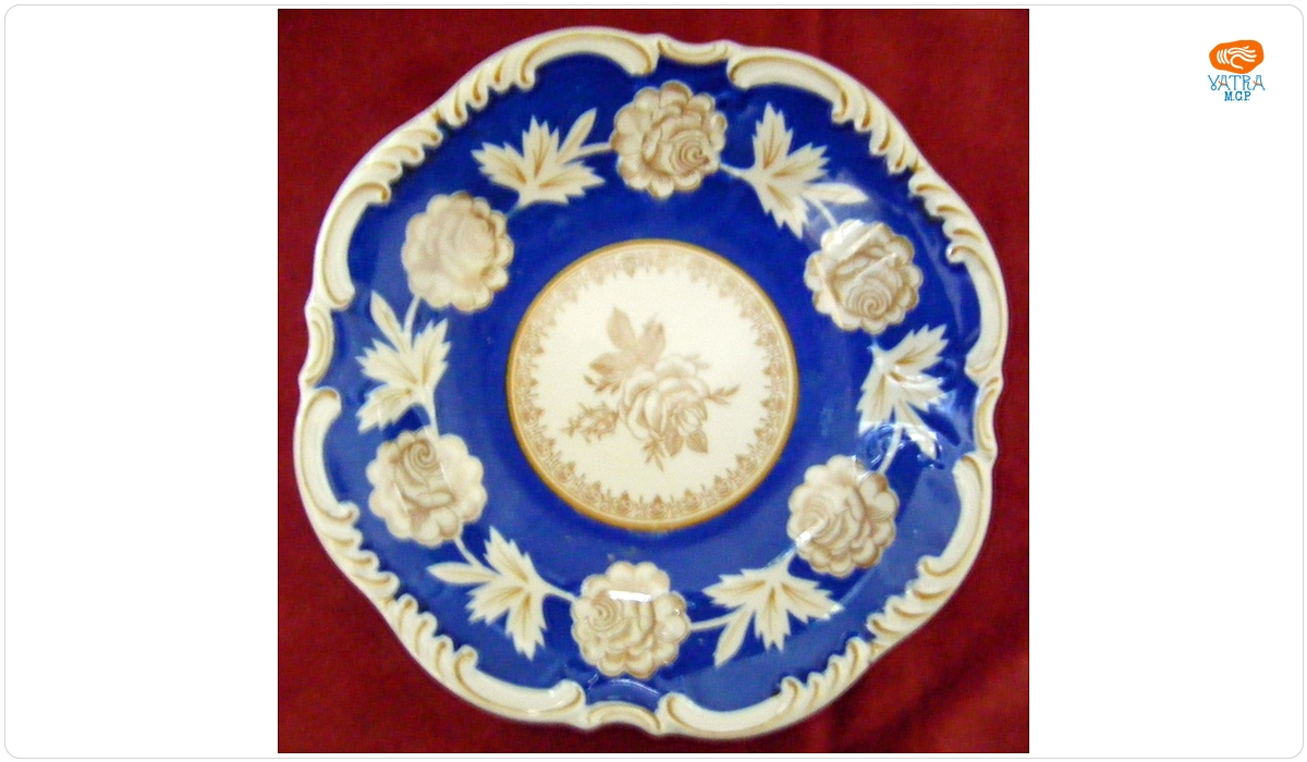 Farfurie decorativă din faianță