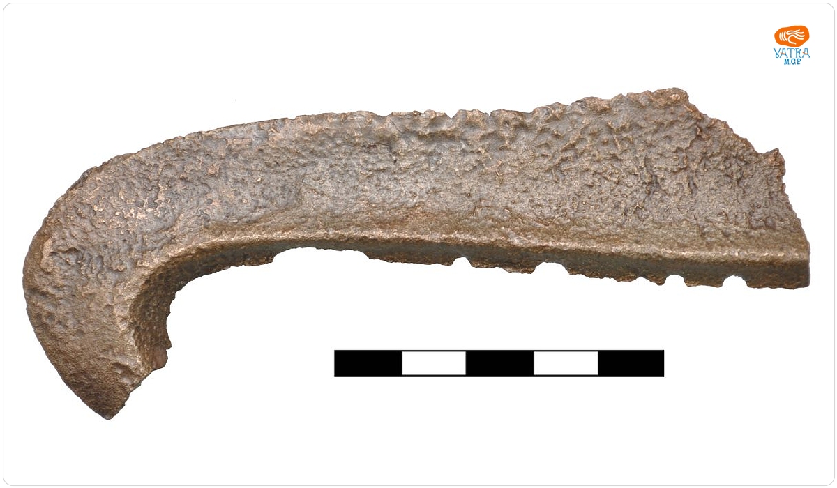 Fragment de seceră din bronz cu cârlig