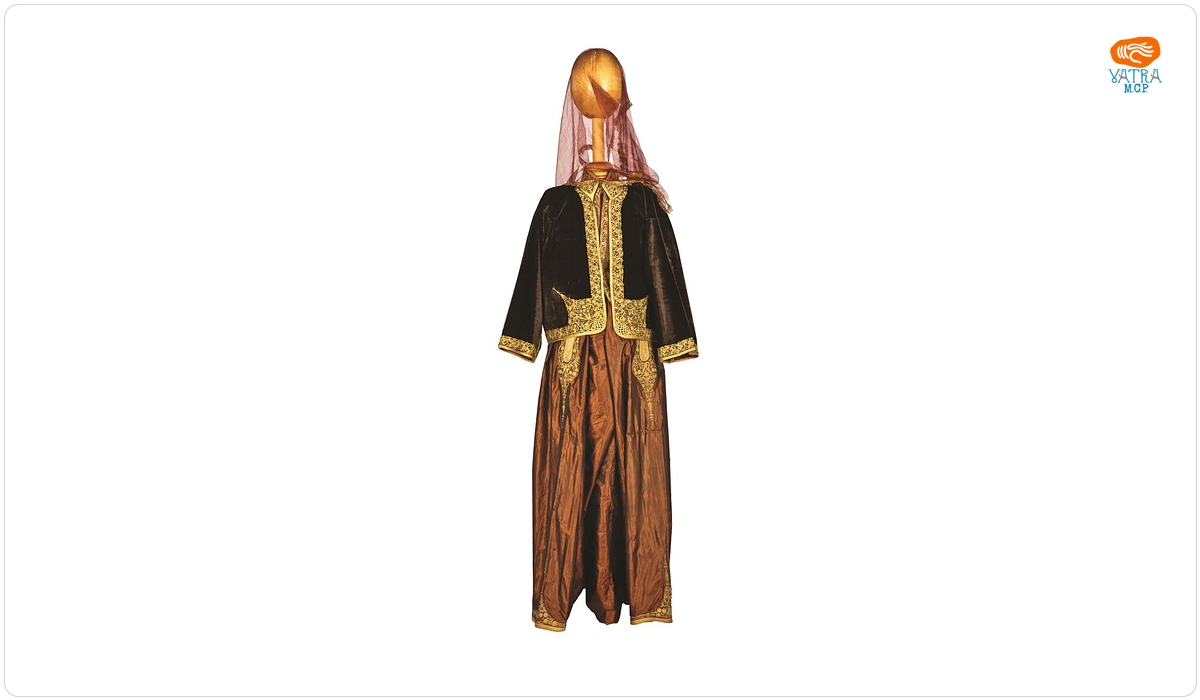 Costum oriental femeiesc