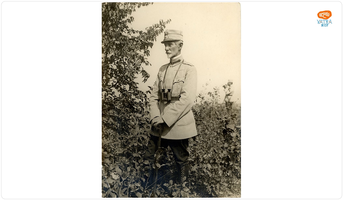 Generalul Alexandru Averescu la postul său de observație, de pe Frontul de la Mărăști, 1917