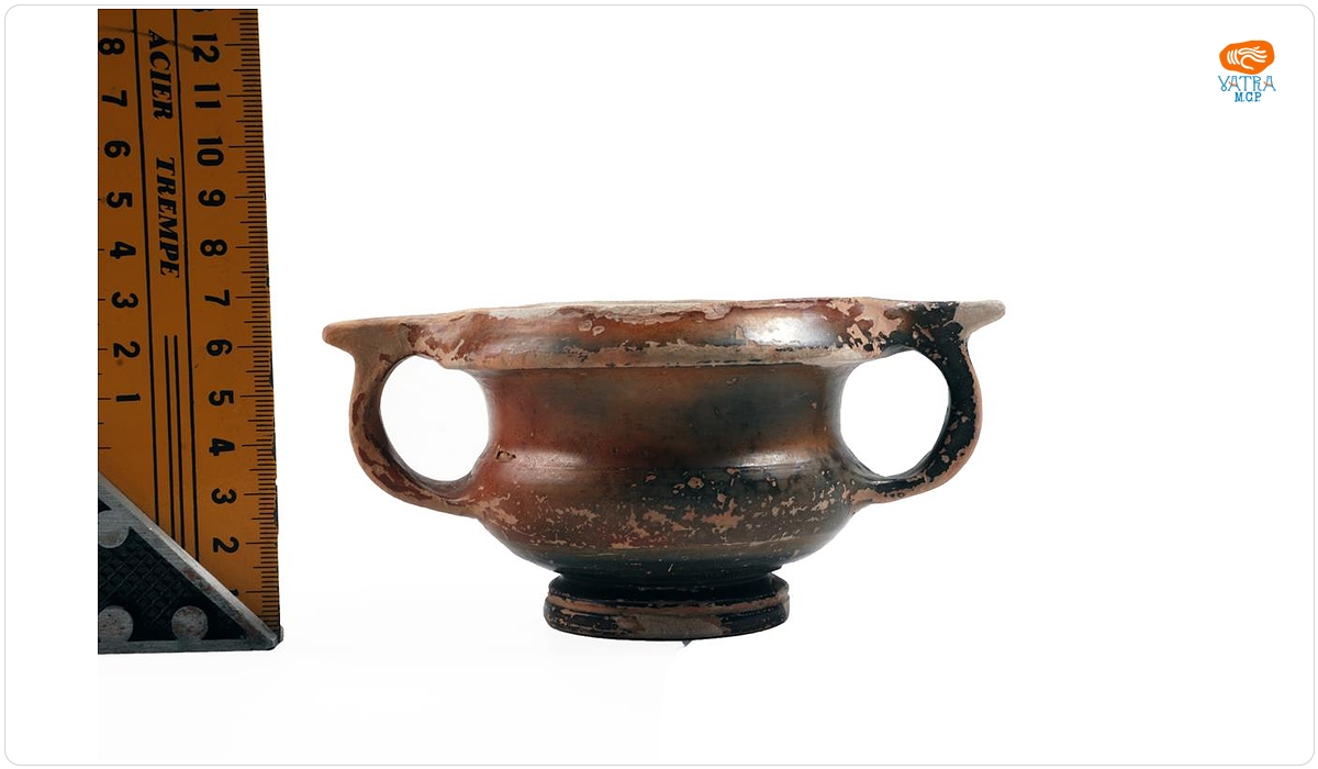 Kantharos ceramică atică cu firnis negru și décor imprimat