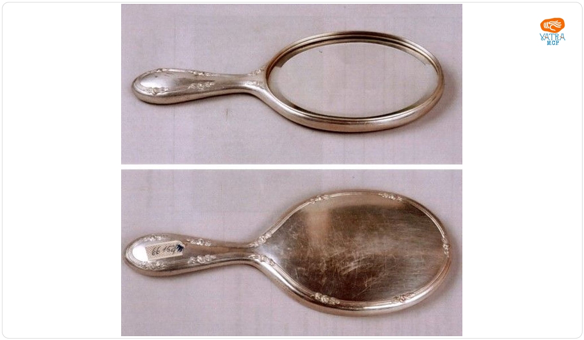 Oglindă de mână