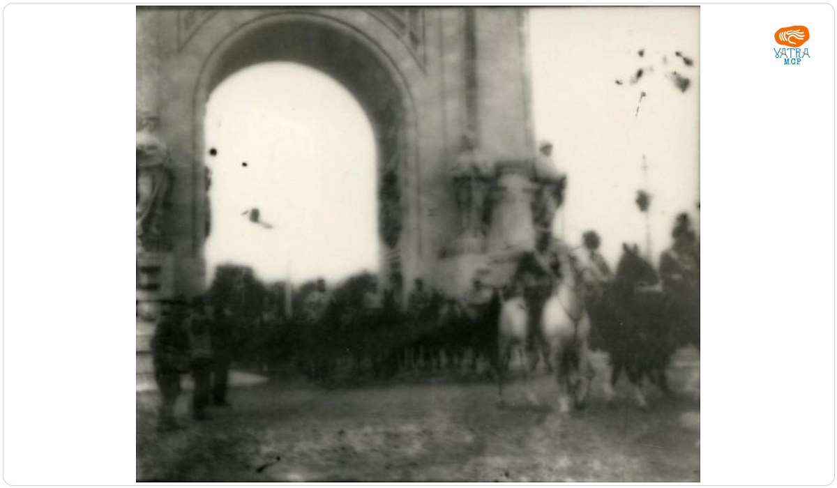 Regele Ferdinand I, imediat după trecerea pe sub Arcul de Triumf