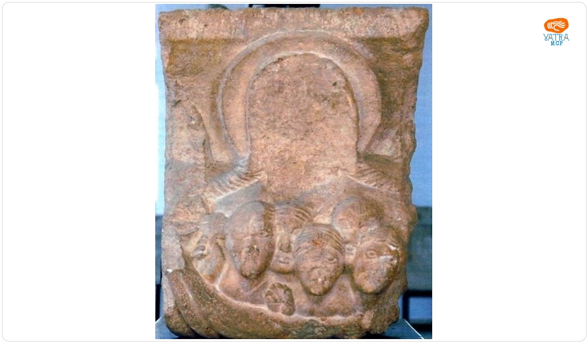 Capitel romanic decorat cu imaginea figurativă a „sânului lui Avraam”