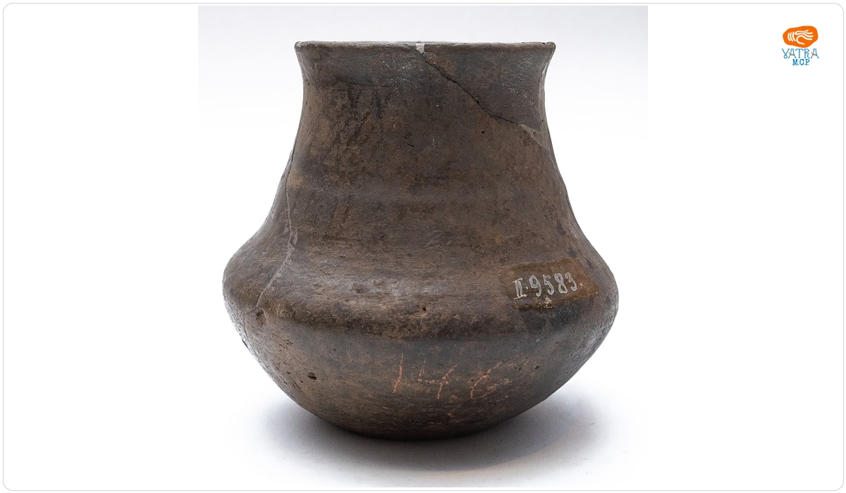 Vas ceramic cu corp în formă de pară