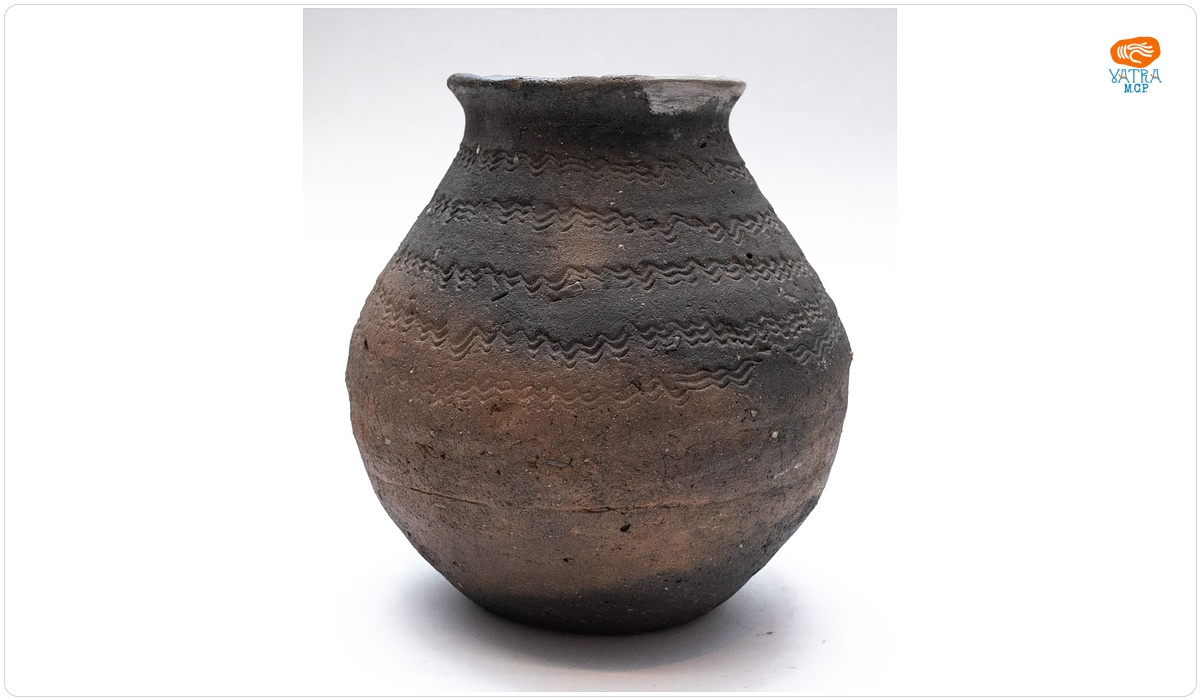Vas ceramic cu corp globular