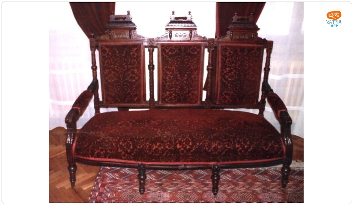 Canapea din casa familiei Kogălniceanu
