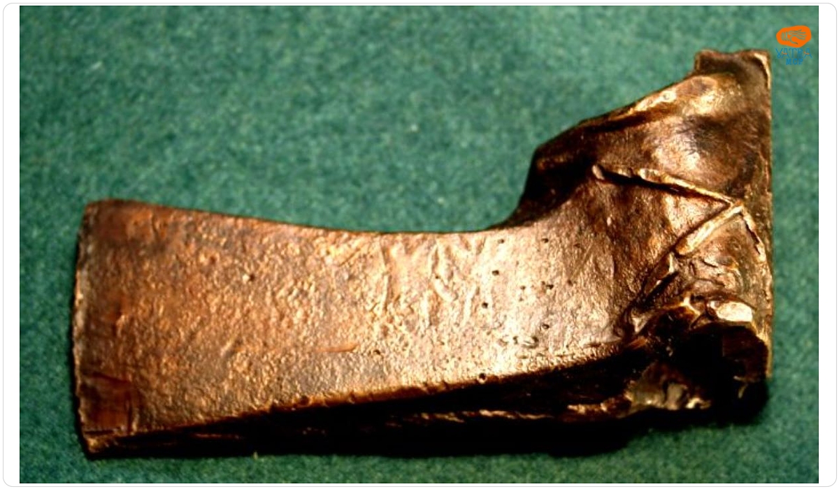 Topor din bronz