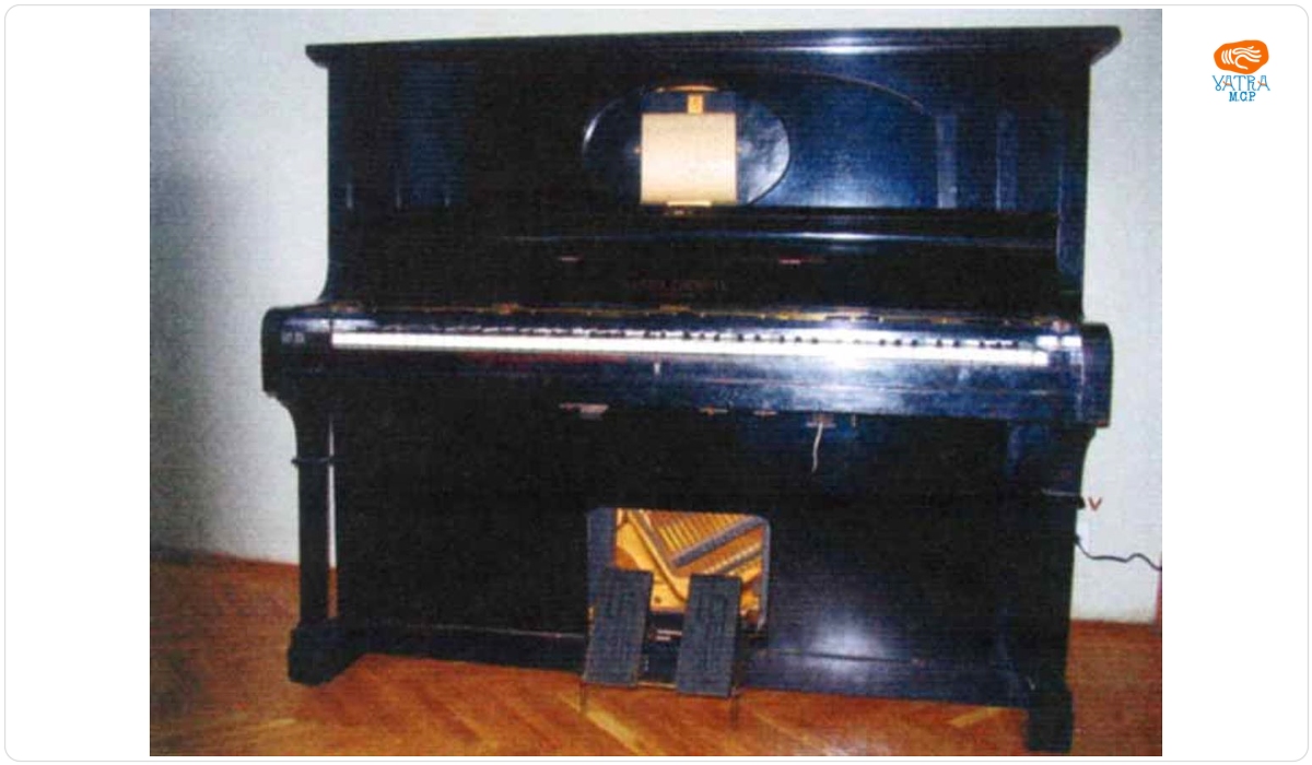 Keith Prowse — Pianină cu pedale