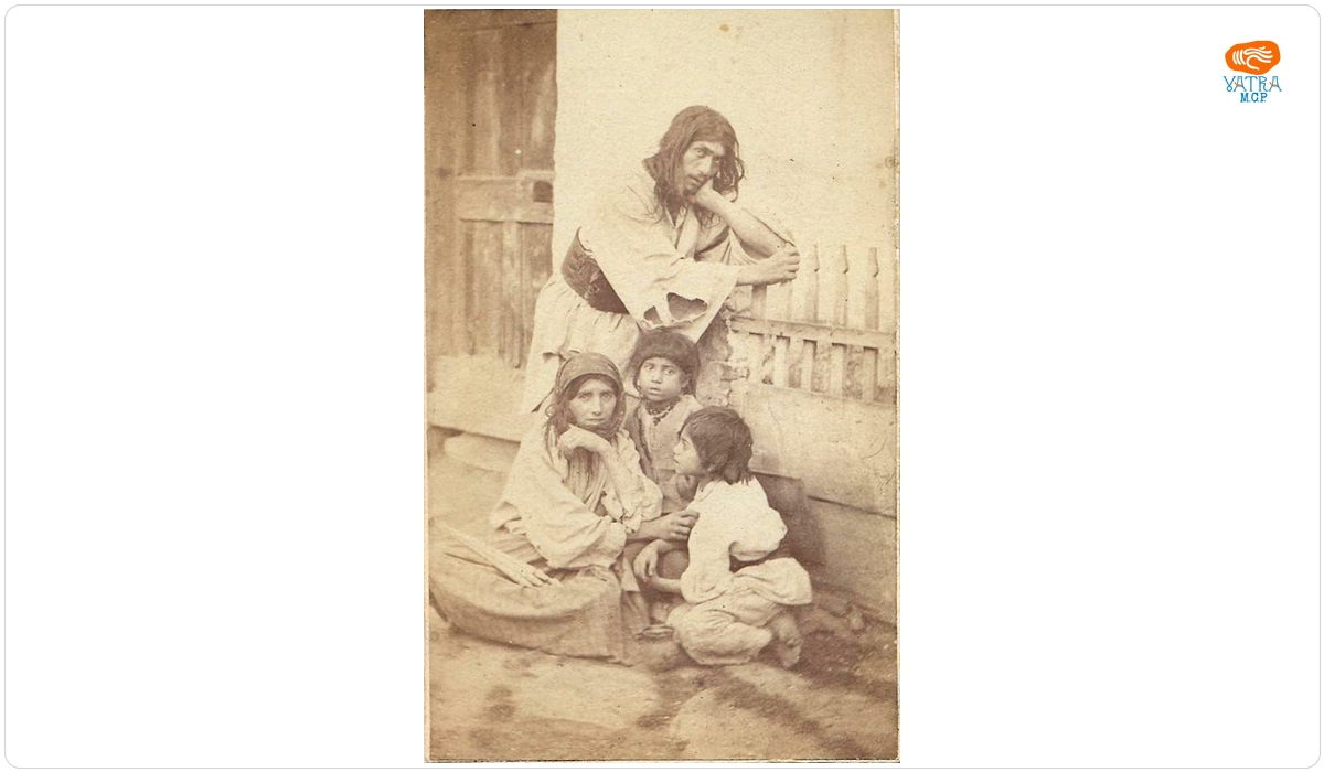 Familie de țigani cu doi copii