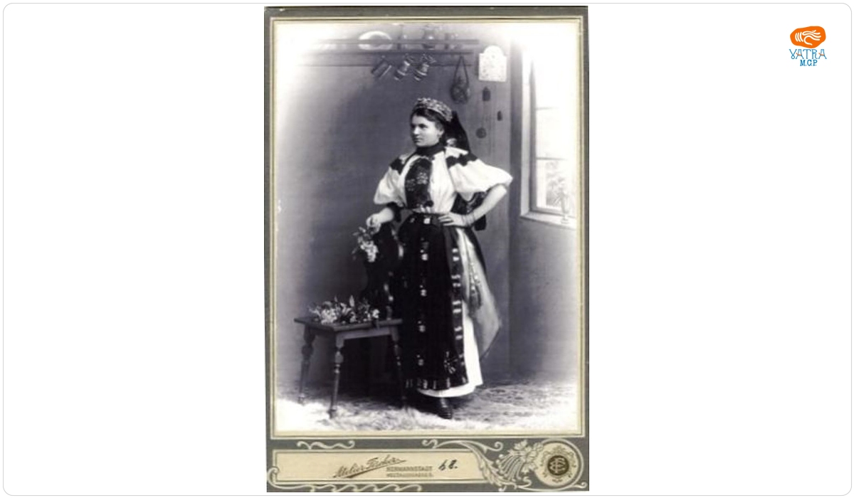 Emil Fischer — Tânără în costum popular maghiar de sărbătoare