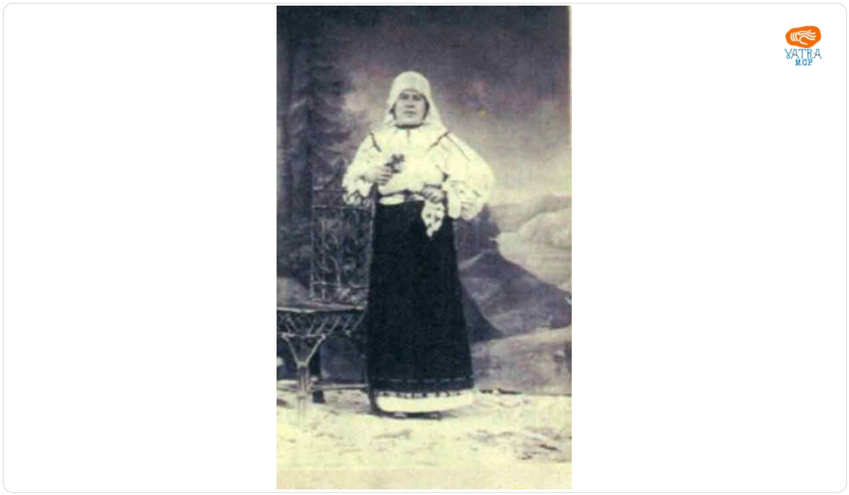Friedrich Kröpfel — Femeie în port popular românesc de sărbătoare
