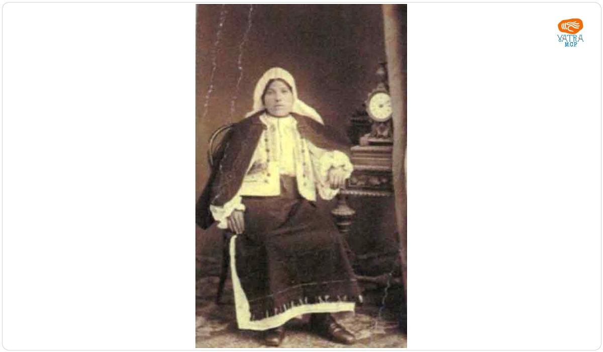 Friedrich Kröpfel — Femeie îmbrăcată în port popular românesc de sărbătoare