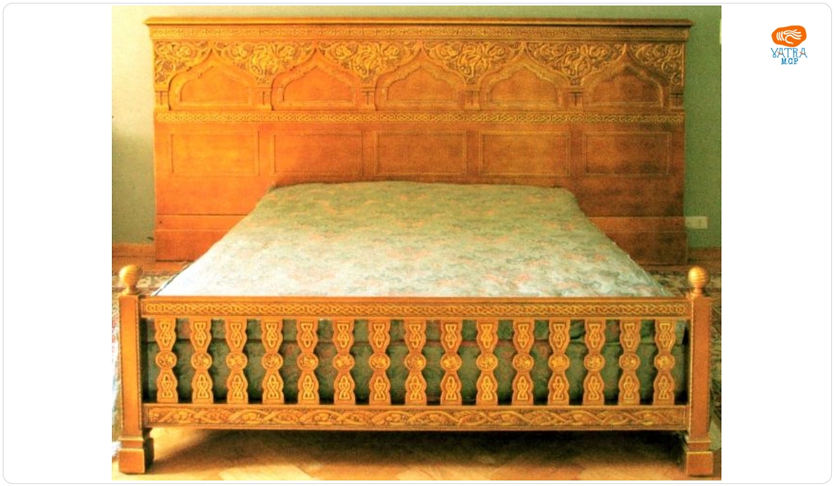 Pat dublu cu somnieră și două tăblii