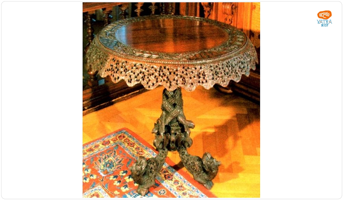 Masă mare circulară