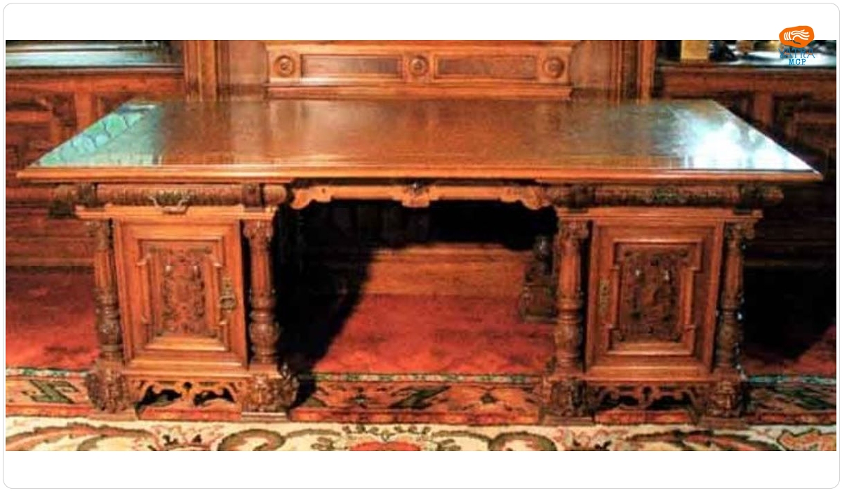 Biroul regelui Carol I din cabinetul de lucru de la Sinaia