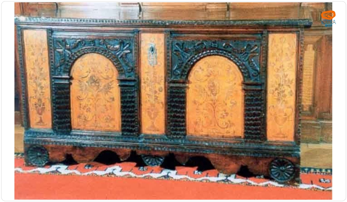 Ladă înaltă