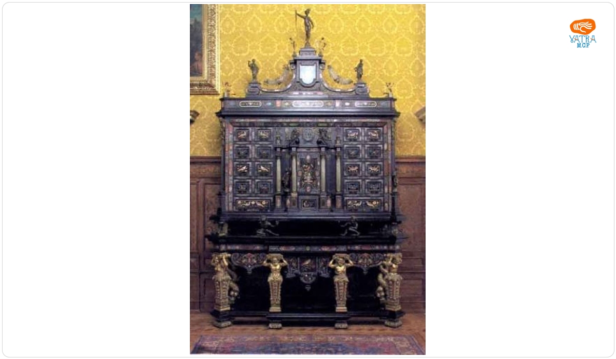Cabinet monumental
