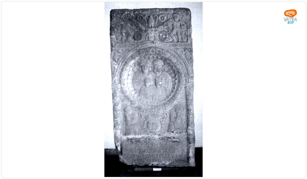 Stelă funerară cu decor în medalion și registre decorative