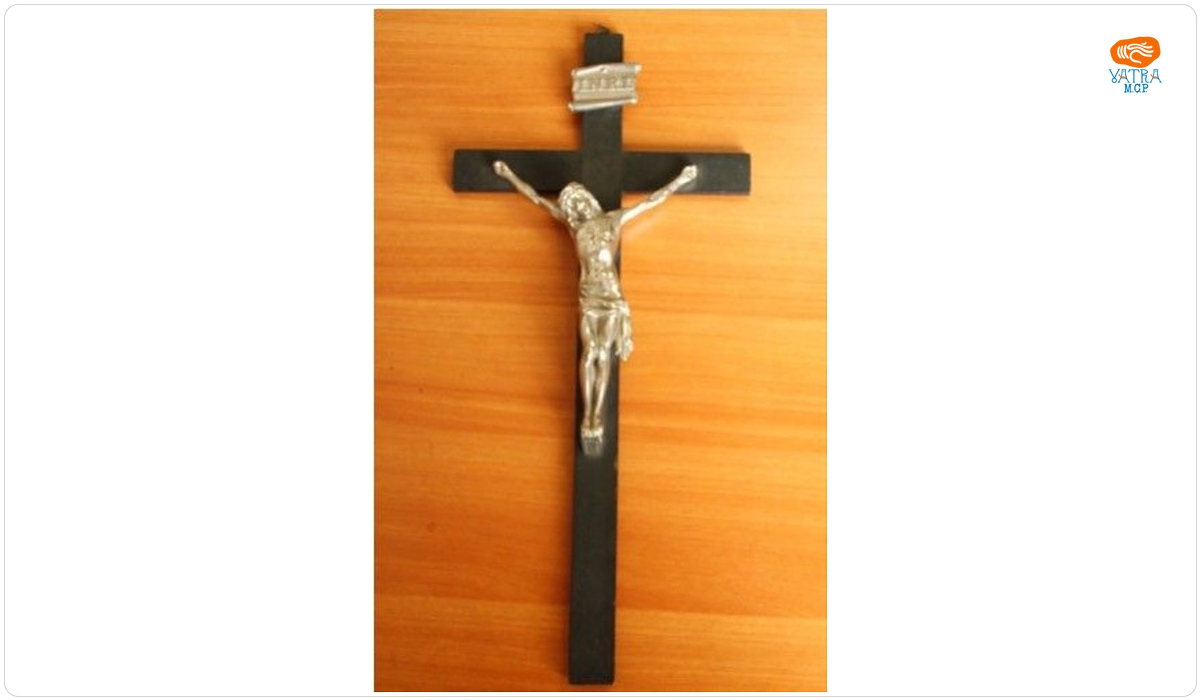 Crucifix din lemn și metal