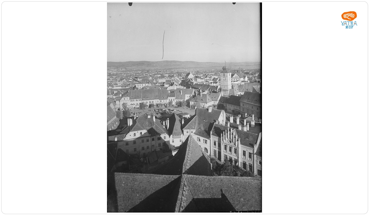 Vedere panoramică asupra orașului Sibiu spre SE din turnul bisericii evanghelice.