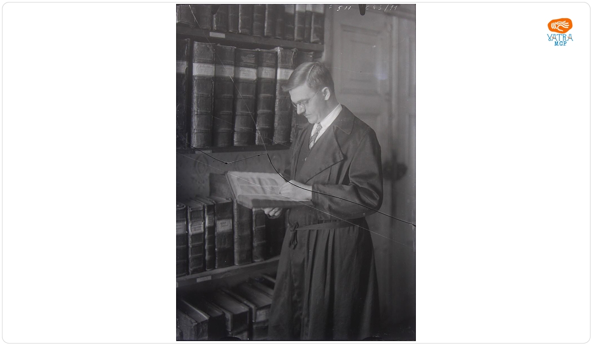 Dr. Rudolf Spek în biblioteca Muzeului Brukenthal.