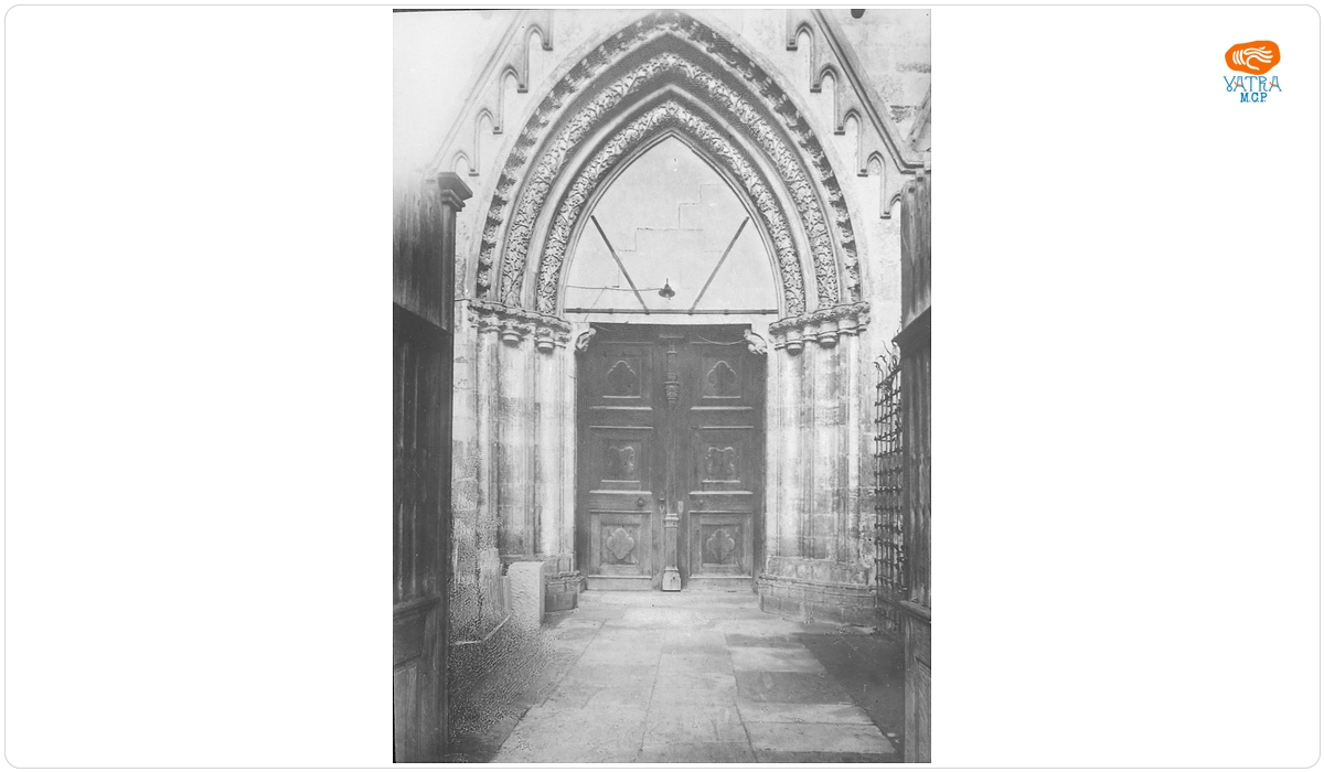 Catedrala Romano-Catolică din Alba Iulia - portalul de vest.
