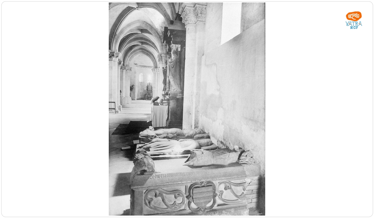 Sarcofage în Catedrala Romano-Catolică din Alba Iulia.