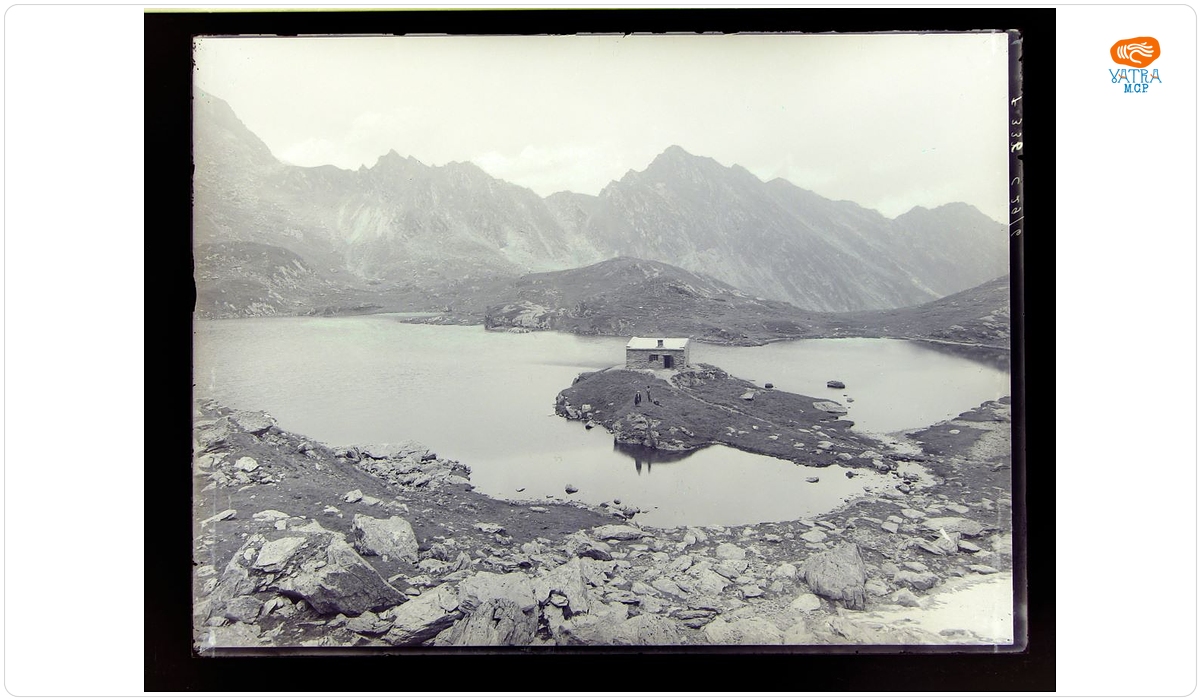 Lacul Bâlea cu cabana.