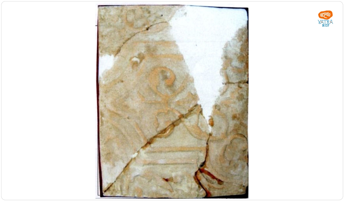 Cahlă dreptunghiulară cu decor în relief