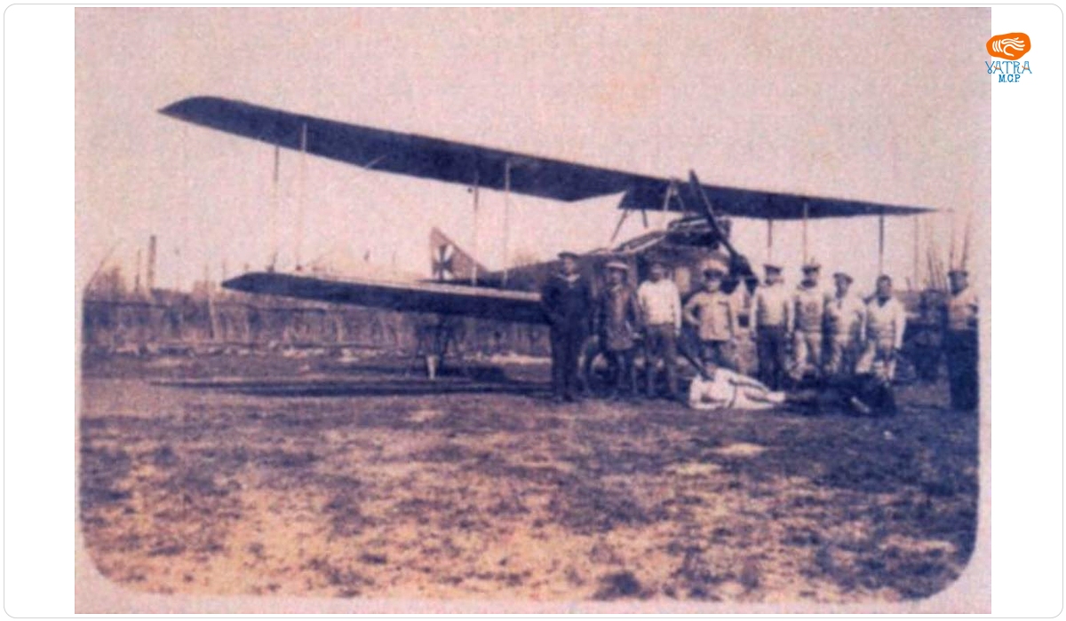 Jozsef Tisch — Grup de militari austro-ungari în fața unui biplan militar