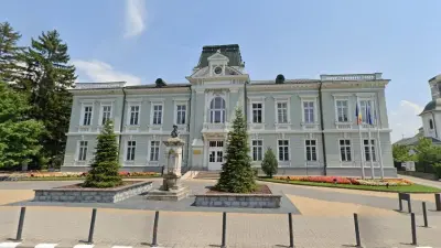 Fântâna cu bustul lui Constantin Brâncoveanu din Râmnicu Vâlcea