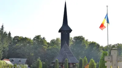Schitul Sfântul Eftimie cel Mare, Târgu Ocna, Bacău - construit în stil maramureșean
