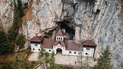 Mănăstirea Peștera Ialomiței, Dâmbovița  - un așezământ vechi de cinci secole
