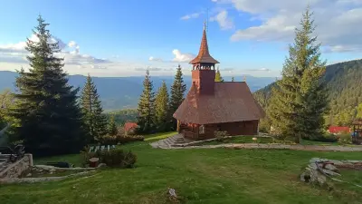 Schitul Straja, Hunedoara - biserica din munte și celebrul Tunel al Sfinților
