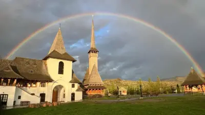 Mănăstirea Ieud, Maramureș - cu biserica de lemn inclusă în patrimoniul UNESCO