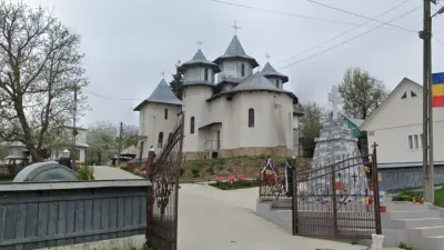 Schitul Mănăstioara - Preutești. Obște statornică, la răscrucea dintre câmp și obcini.