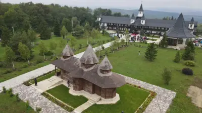 Mănăstirea Mălinești, Vaslui - cu biserica de stejar din 1826