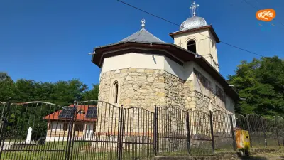 Biserica „Sfântul Gheorghe” - Olari din Câmpulung Muscel. Biserica breslei olarilor și pietrăria gotică provenită din vechiul Cloașter